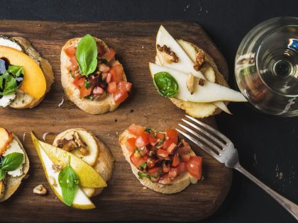 Le bruschette e i vini di Cantina Bacco: pasti e spuntini in versione “estate”